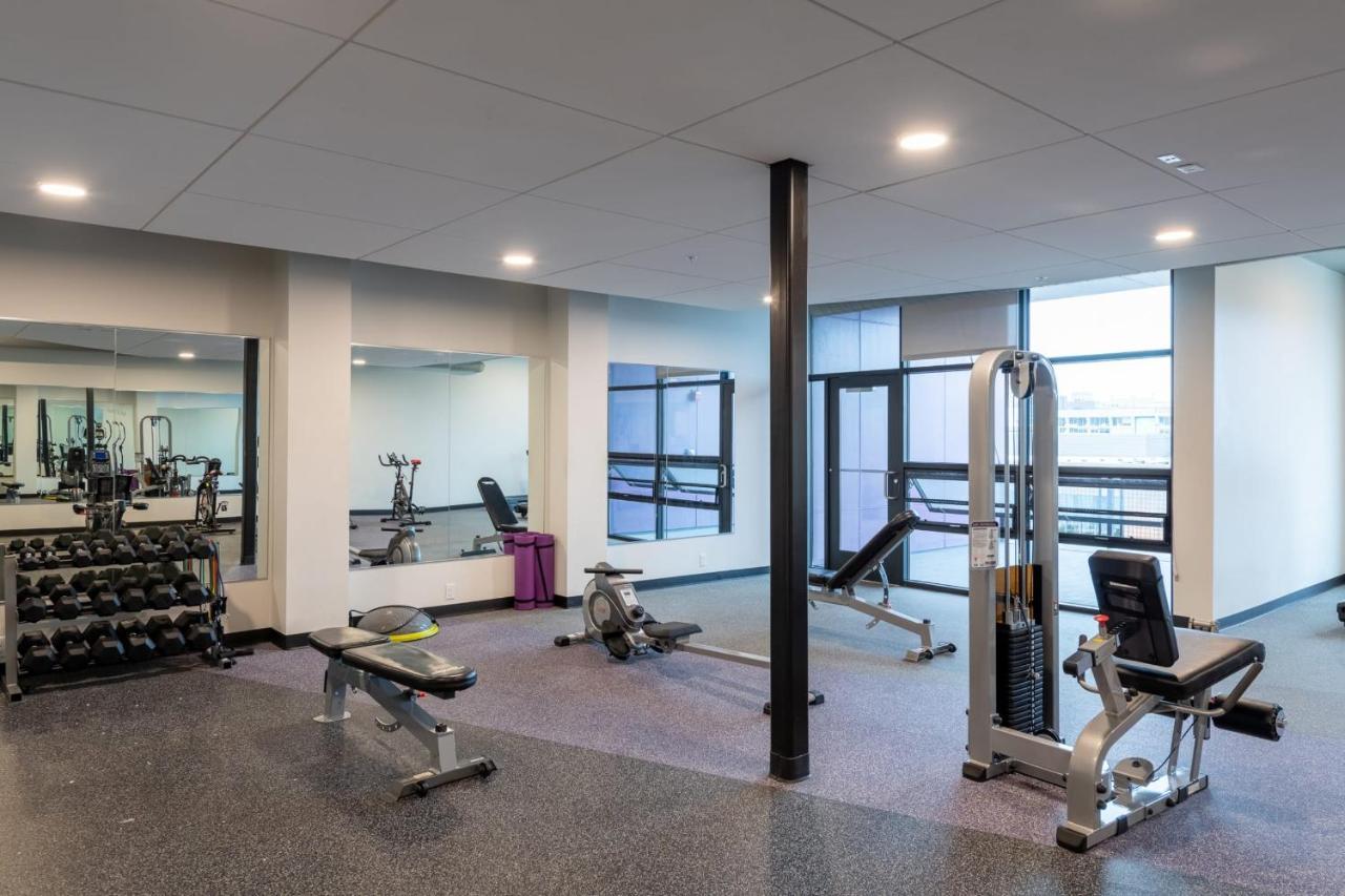 Flexhome Skywalk To Fiserv U4 With Rooftop, Gym, And Parking Мілвокі Екстер'єр фото