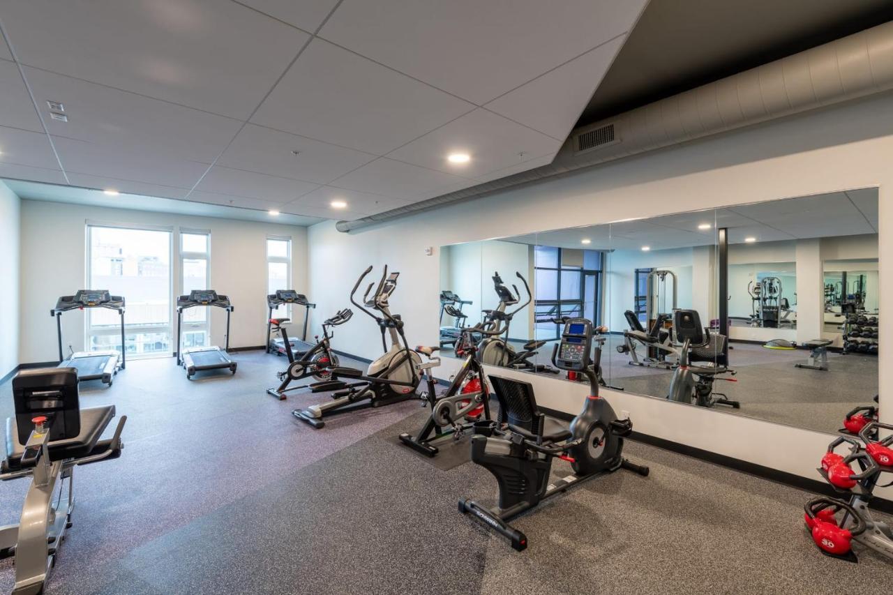 Flexhome Skywalk To Fiserv U4 With Rooftop, Gym, And Parking Мілвокі Екстер'єр фото