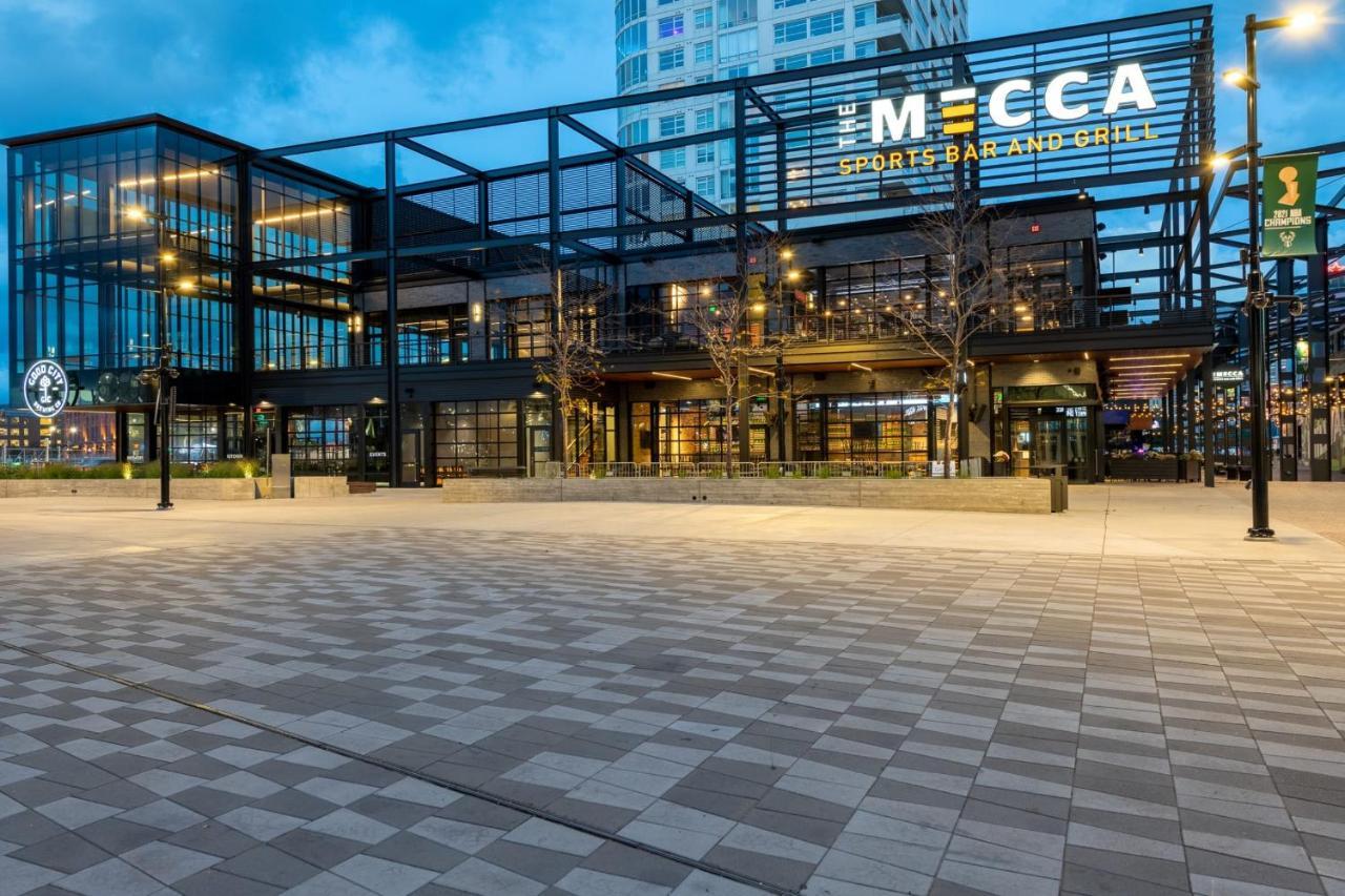 Flexhome Skywalk To Fiserv U4 With Rooftop, Gym, And Parking Мілвокі Екстер'єр фото